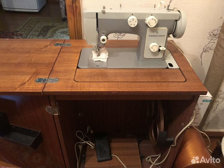 Швейная машинка чайка 142м