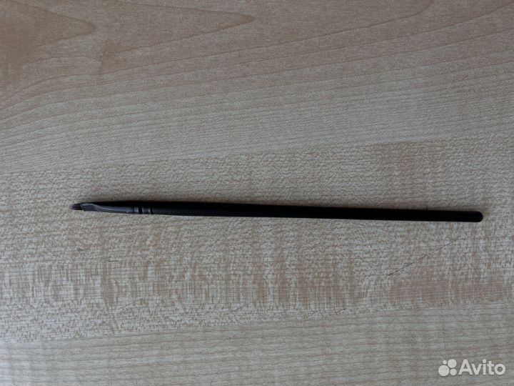 Косметичка, косметика, карандаши для губ, кисти