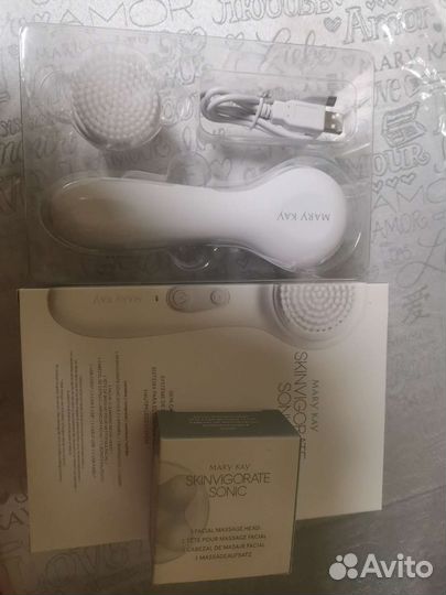 Щетка для чистки и массажа лица мери кей