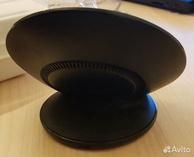 Беспроводное зарядное устройство samsung EP-NG930