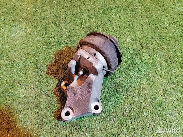 Кронштейн крепления двигателя передний 08649262 Vo