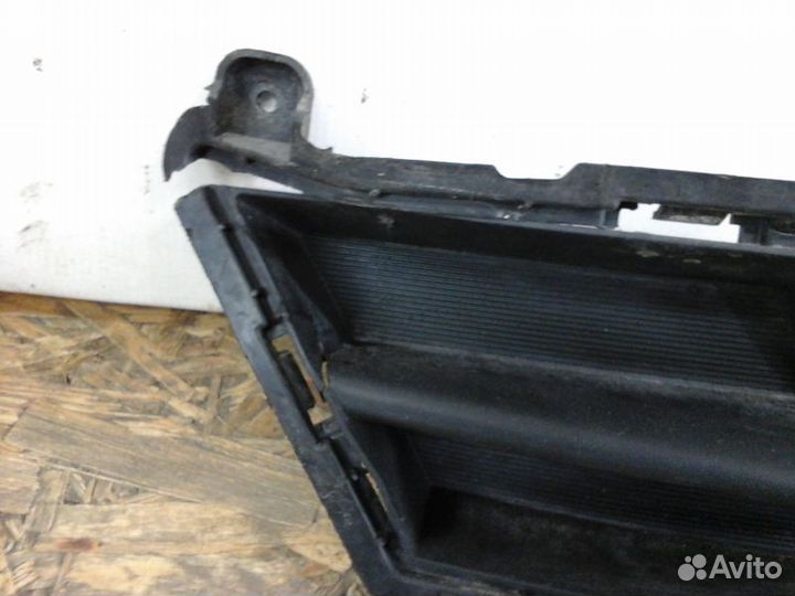 Решетка переднего бампера Hyundai Solaris 1 Restail