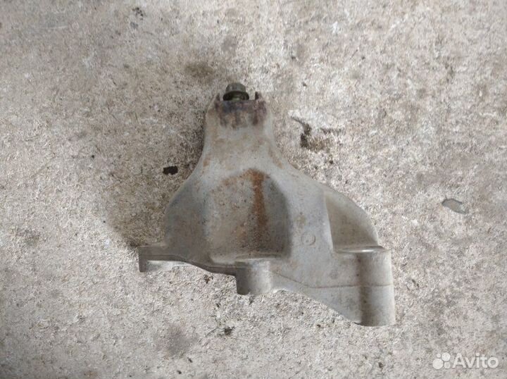 Кронштейн опоры двигателя Honda Accord 7 2003-2008