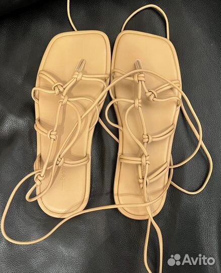 Сандалии bershka