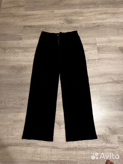 Широкие черные джинсы