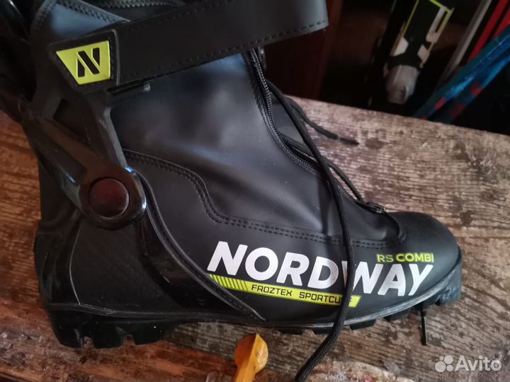 Лыжные ботинки коньковые