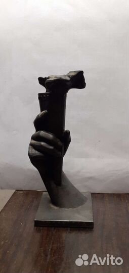 Факел в руке 1970 года