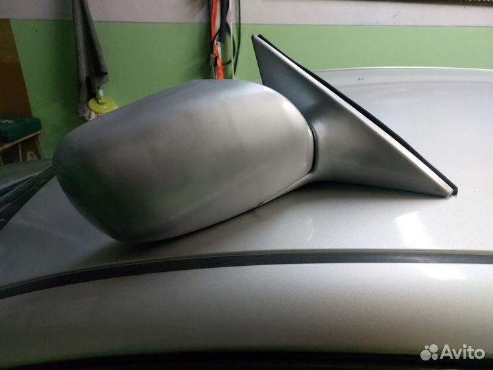 Продам зеркало правое на камри 30