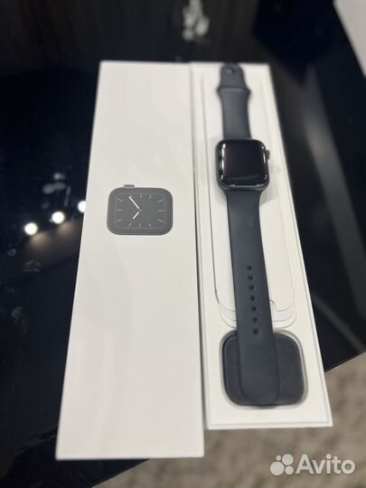 Apple Watch Series 5 44mm