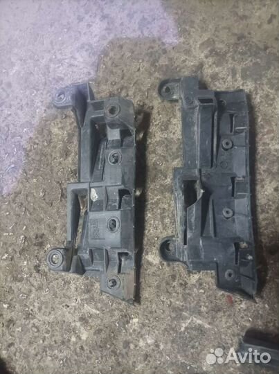 Кронштейн заднего бампера Volkswagen Caddy