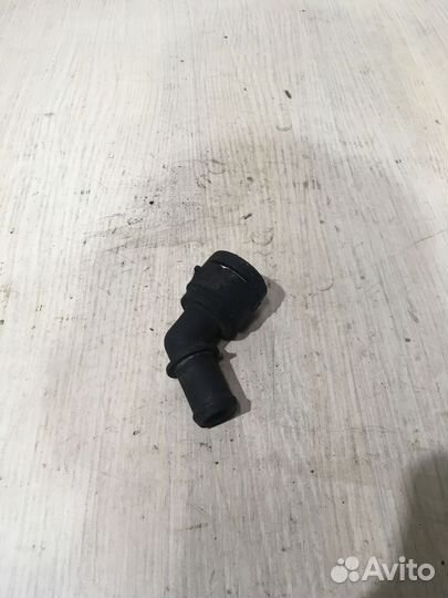 Штуцер охлаждения Ауди А4 Б5 1.6 ADP