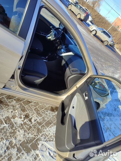 Hyundai Solaris 1.4 AT, 2011, 100 000 км