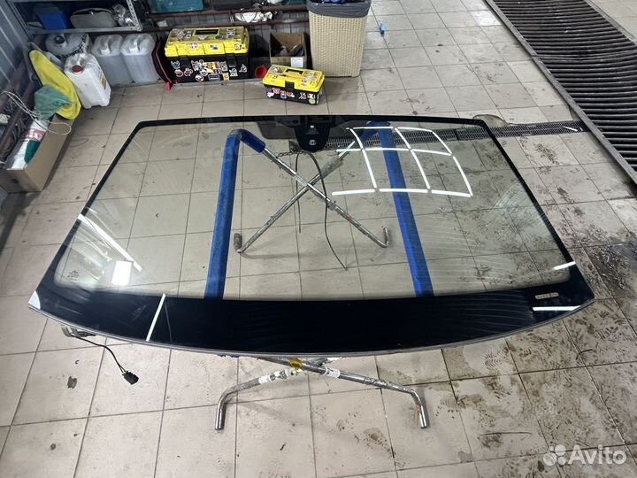 Лобовое стекло VW Touareg 3 пленочный обогрев