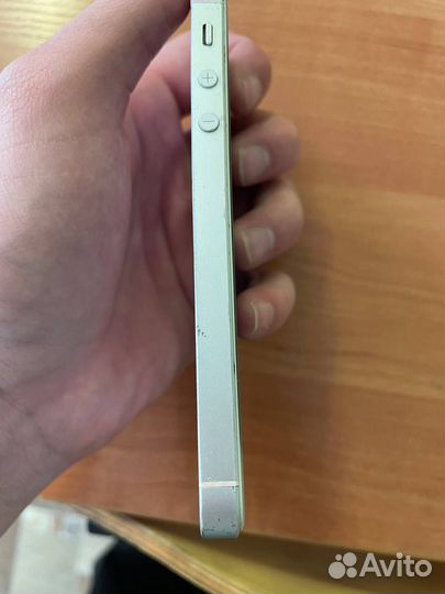 iPhone SE, 32 ГБ