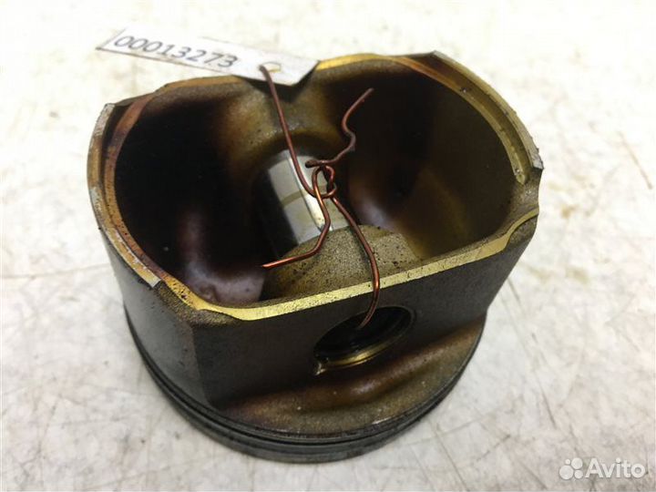 Поршень Volkswagen Passat B5 2000-2005 V276F