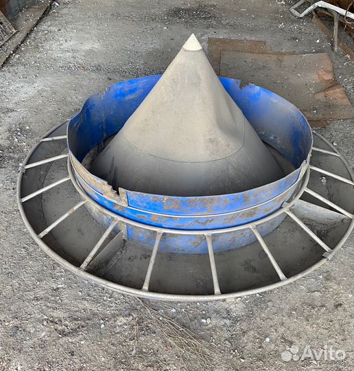 Бункерная кормушка для свиней