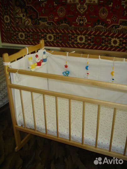 4 в 1. Кроватка, матрас, бортики, игрушки