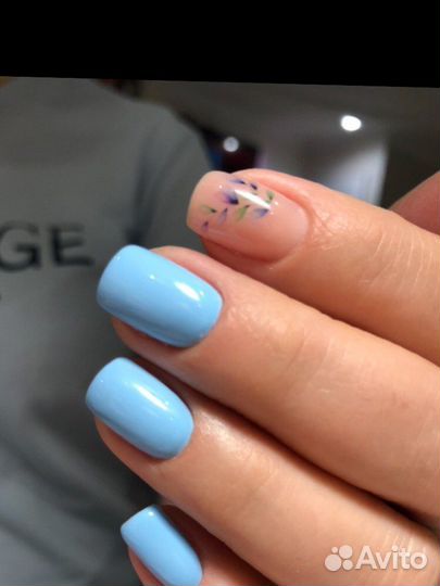 Маникюр, покрытие гель-лак в уютной студии