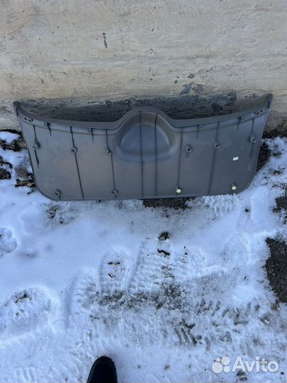 Обшивка двери багажника ниссан марч к-12