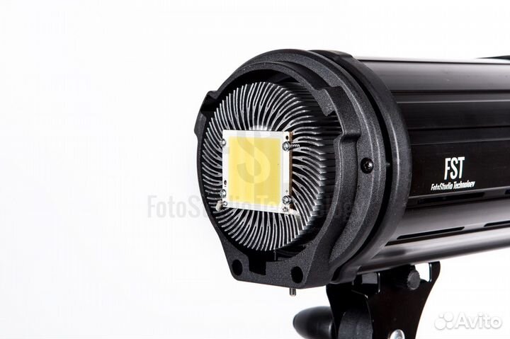 FST EF-200 LED SunLight Светодиодный осветитель