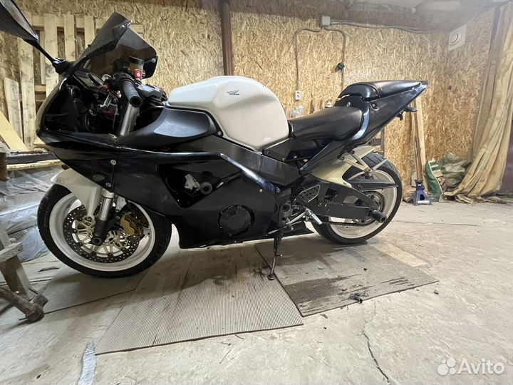 Honda cbr954