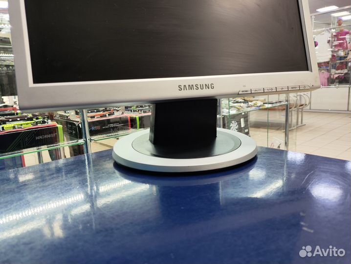 Монитор Samsung SyncMaster 710N с дефектом