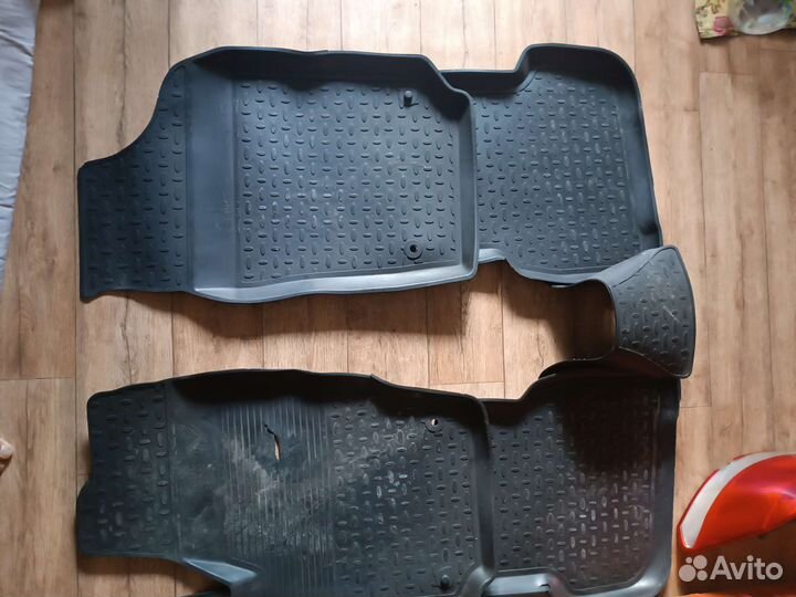 Автомобильные коврики резиновые б/ у