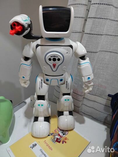 Игрушка робот с пультом
