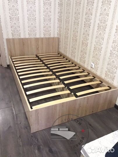 Кровать