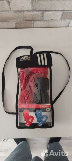 Боксерские перчатки adidas 8 oz