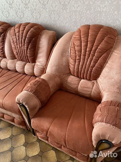 Диван и два кресла