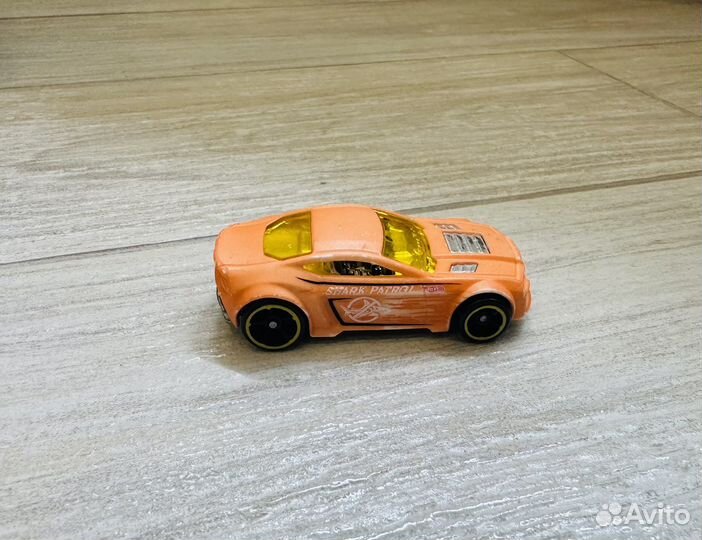 Машинки хот вилс hot wheels + кейс для хранения