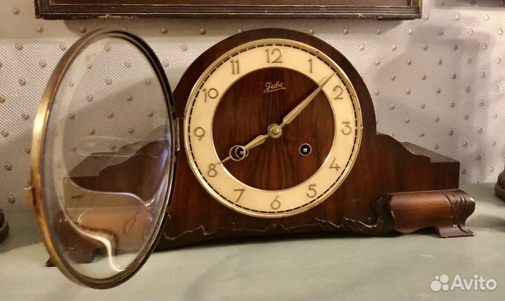 Старинные настольные часы Juba