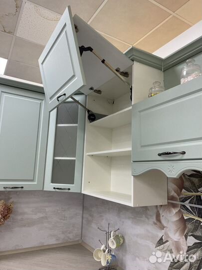 Кухонный гарнитур выставочный образец