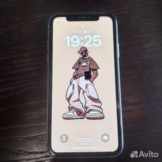 Телефон iPhone 11