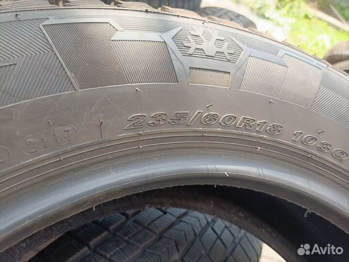 Roadstone Winguard Ice SUV 235/60 R18 103Q