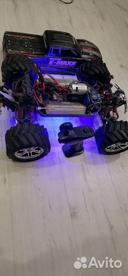 Машина на радиоуправлении 1/8