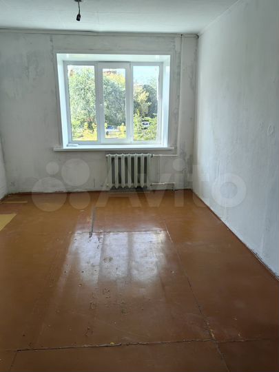 Комната 18 м² в 5-к., 3/5 эт.