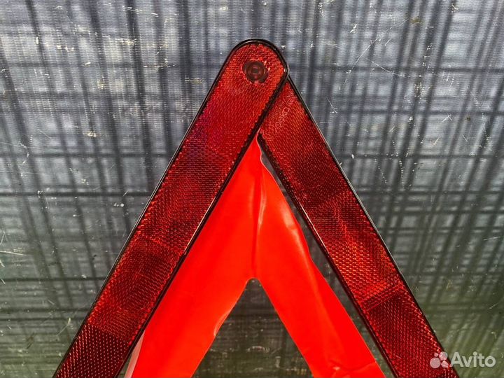 Знак аварийной остановки Audi Allroad C5 BES 2003