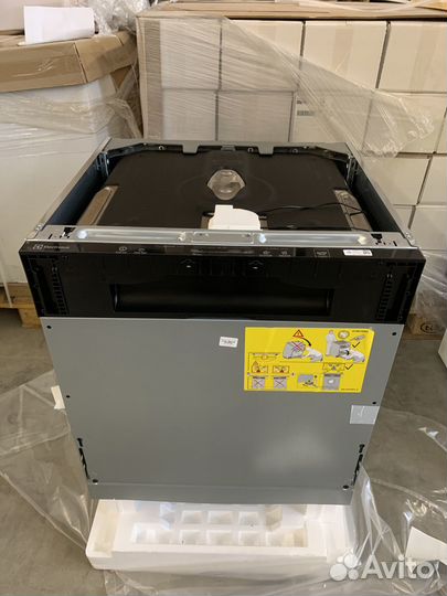 Встраиваемая посудомоечная машина Electrolux EMS47