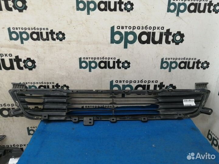 Решетка переднего бампера 6402A233 Mitsubishi