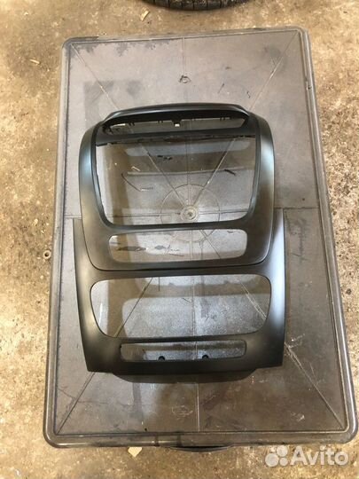 Рамка магнитолы KIA Sorento XM