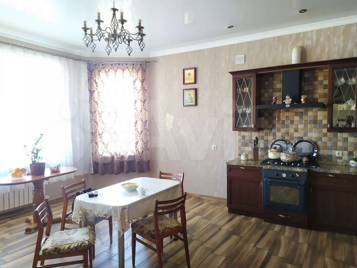 Дом 170 м² на участке 6,5 сот.