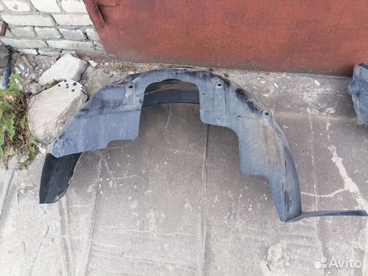 Подкрылки на сан-ёнг кайрон