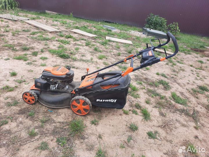 Газонокосилка бензиновая самоходная бу