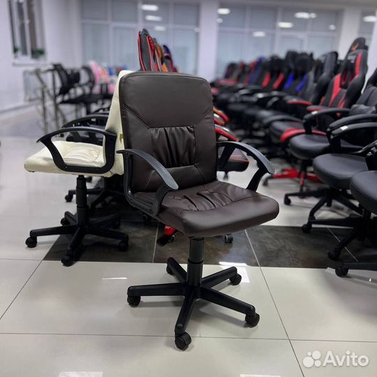 Офисное компьютерное кресло Чип (цвета)