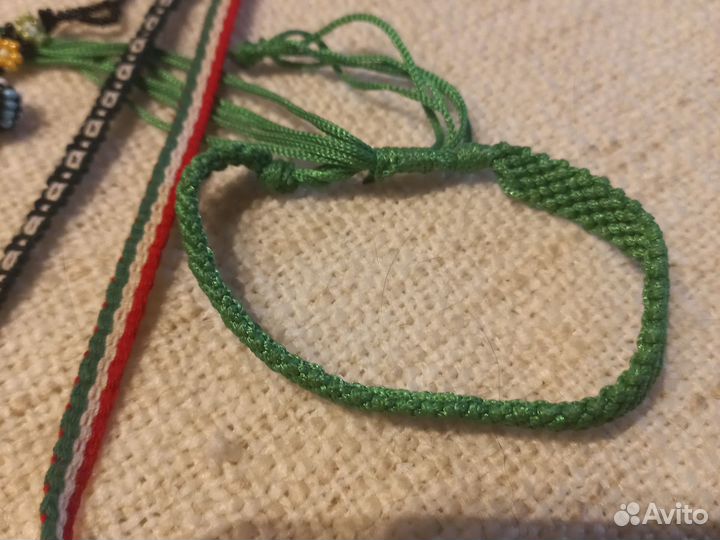 Фенечки из бисера и мулине