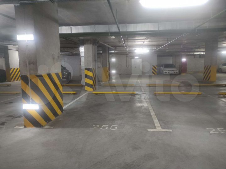 Машиноместо, > 30 м²