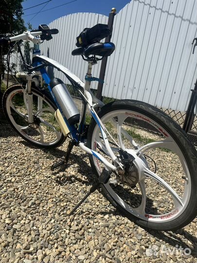 Электровелосипед на литых дисках