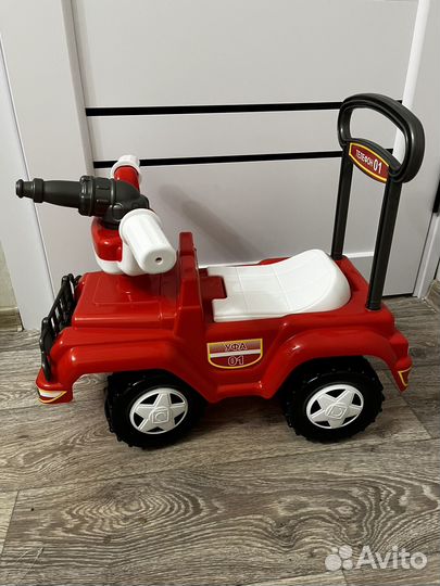 Машинка-каталка новая